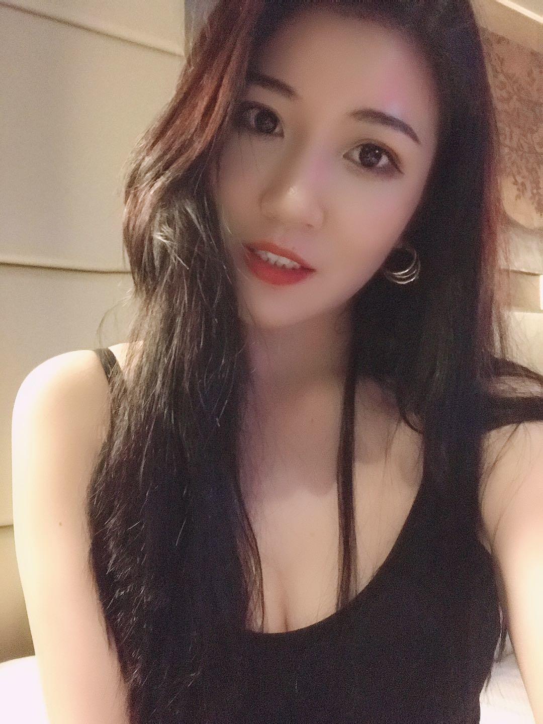 2020.11.6风情万种的妩媚小妞